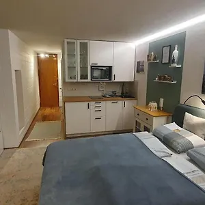  Apartment Honey Deutschland